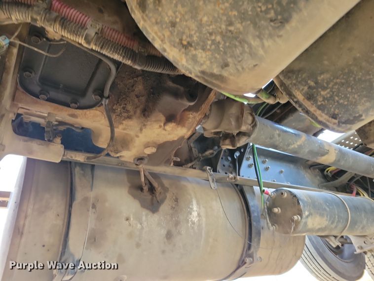 image for item NB9982 2014 Freightliner Cascadia 125 semi truck