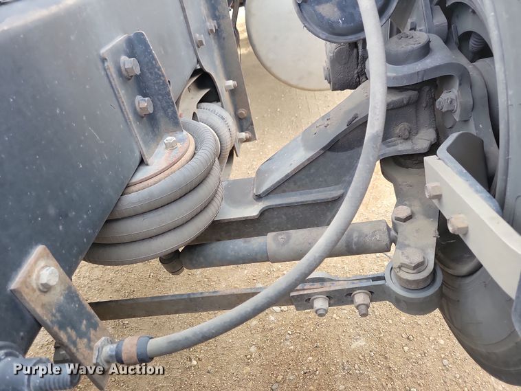 image for item NB9982 2014 Freightliner Cascadia 125 semi truck