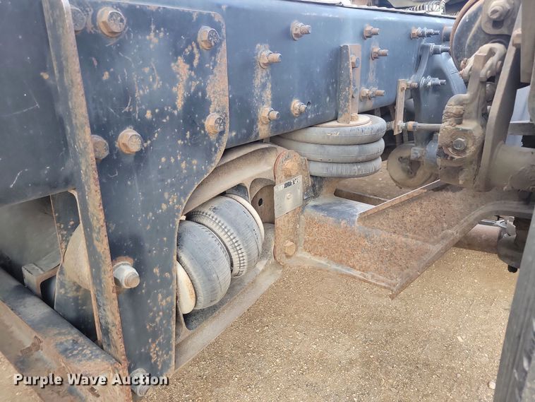 image for item NB9982 2014 Freightliner Cascadia 125 semi truck