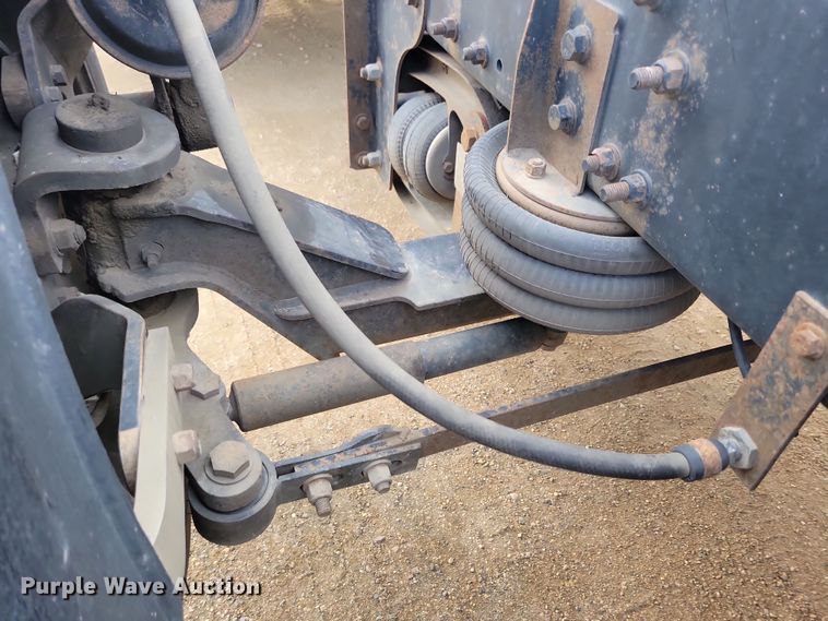 image for item NB9982 2014 Freightliner Cascadia 125 semi truck