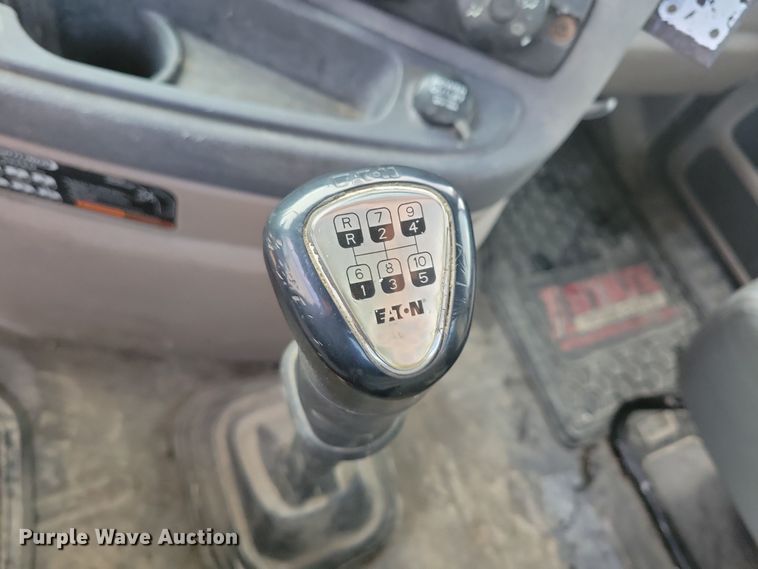 image for item NB9982 2014 Freightliner Cascadia 125 semi truck