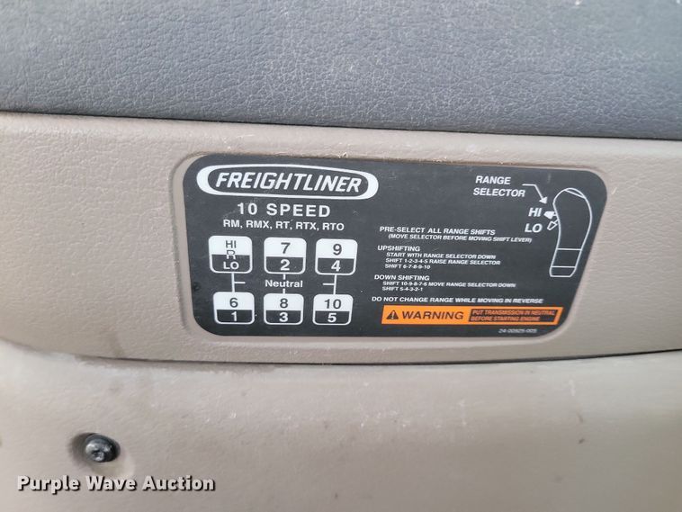 image for item NB9982 2014 Freightliner Cascadia 125 semi truck