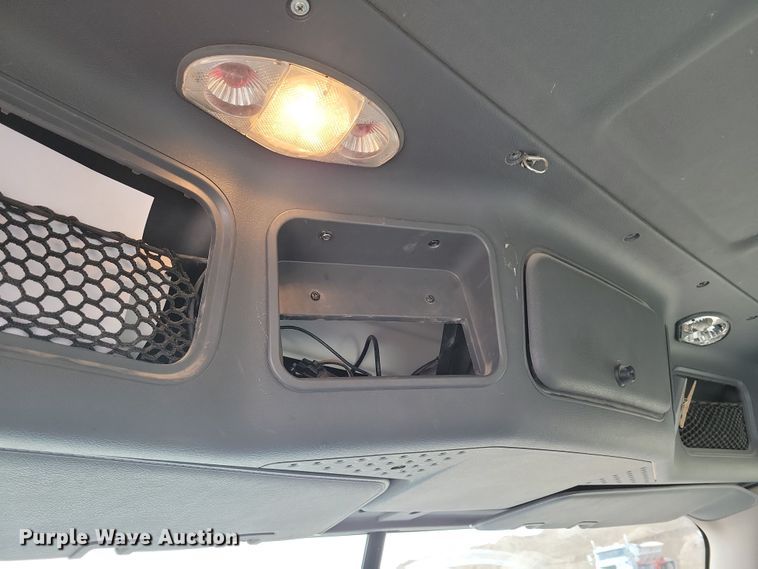 image for item NB9982 2014 Freightliner Cascadia 125 semi truck