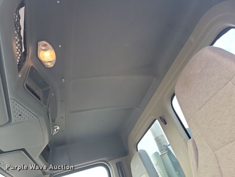 image for item NB9982 2014 Freightliner Cascadia 125 semi truck