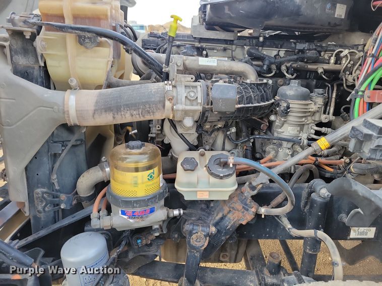 image for item NB9982 2014 Freightliner Cascadia 125 semi truck