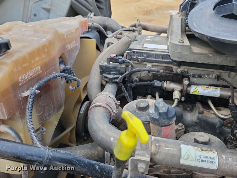 image for item NB9982 2014 Freightliner Cascadia 125 semi truck