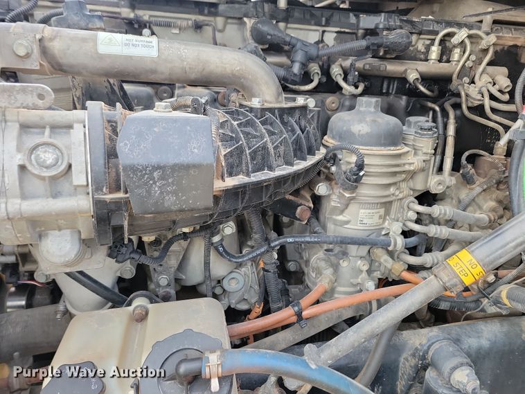 image for item NB9982 2014 Freightliner Cascadia 125 semi truck