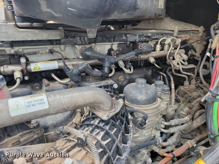 image for item NB9982 2014 Freightliner Cascadia 125 semi truck