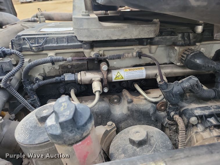 image for item NB9982 2014 Freightliner Cascadia 125 semi truck