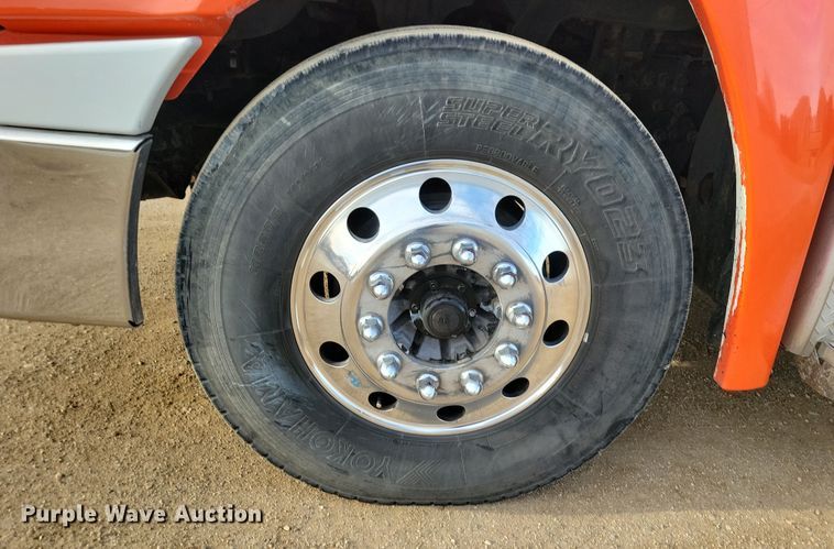 image for item NB9982 2014 Freightliner Cascadia 125 semi truck