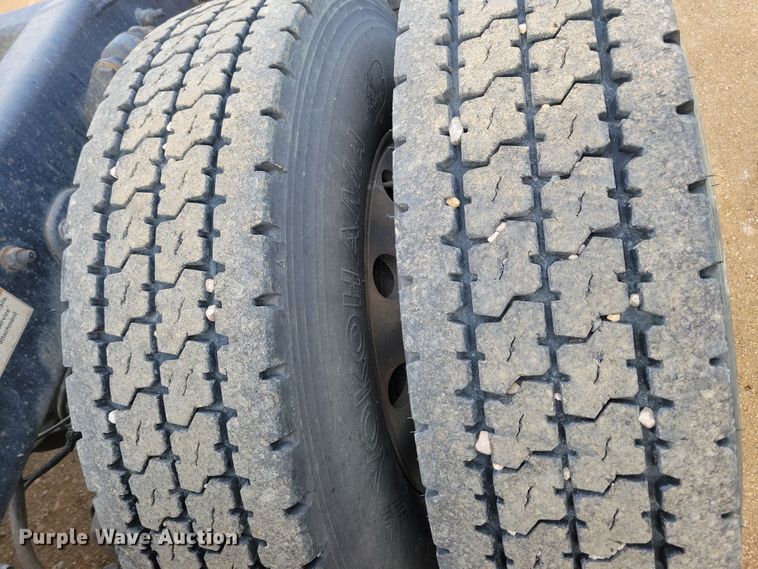 image for item NB9982 2014 Freightliner Cascadia 125 semi truck