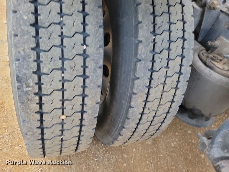 image for item NB9982 2014 Freightliner Cascadia 125 semi truck