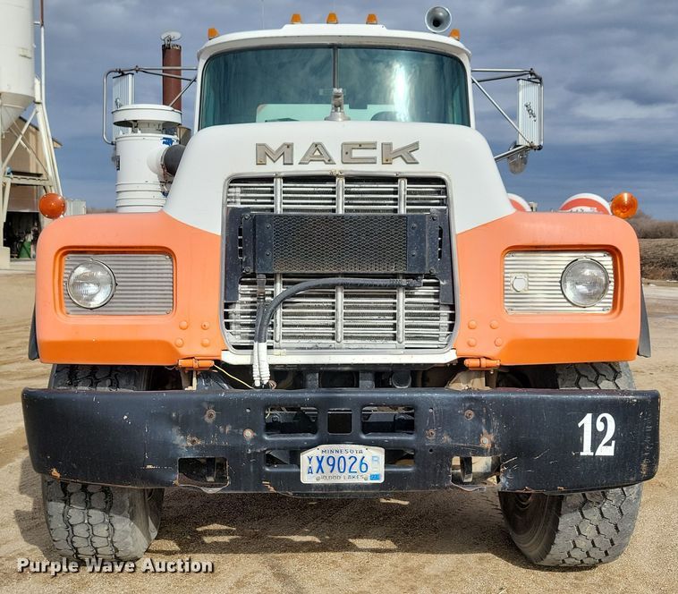 image for item NB9983 1991 Mack RD690S ready mix truck