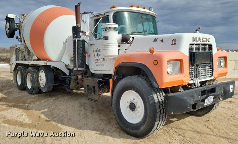 image for item NB9983 1991 Mack RD690S ready mix truck