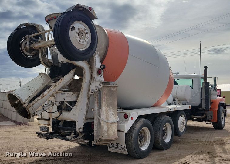 image for item NB9983 1991 Mack RD690S ready mix truck