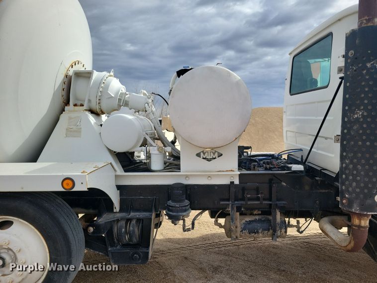 image for item NB9983 1991 Mack RD690S ready mix truck