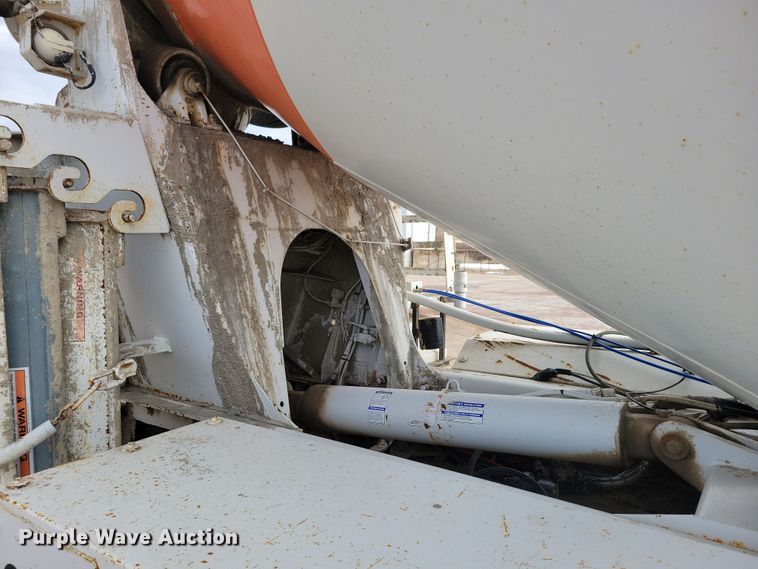 image for item NB9983 1991 Mack RD690S ready mix truck