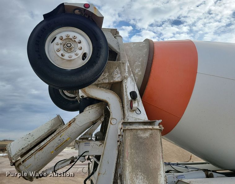 image for item NB9983 1991 Mack RD690S ready mix truck