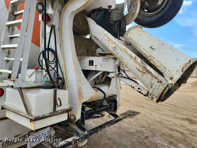 image for item NB9983 1991 Mack RD690S ready mix truck