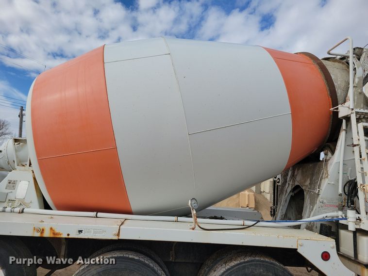 image for item NB9983 1991 Mack RD690S ready mix truck