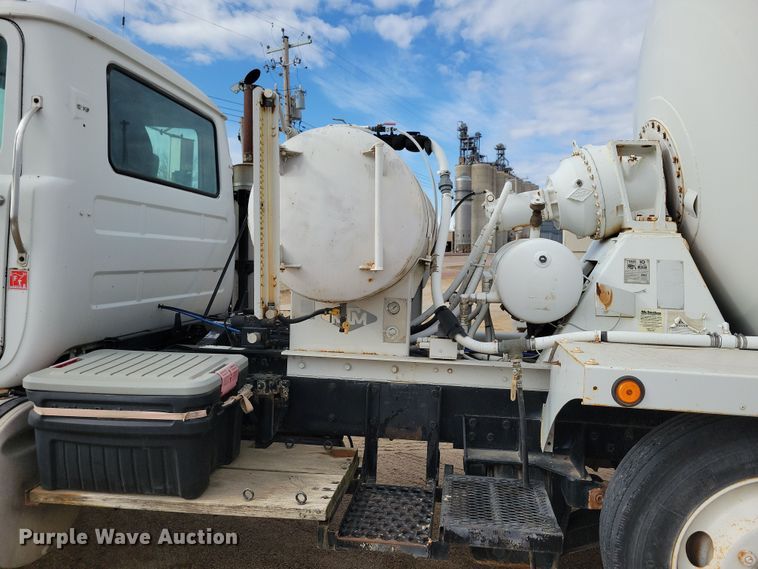 image for item NB9983 1991 Mack RD690S ready mix truck