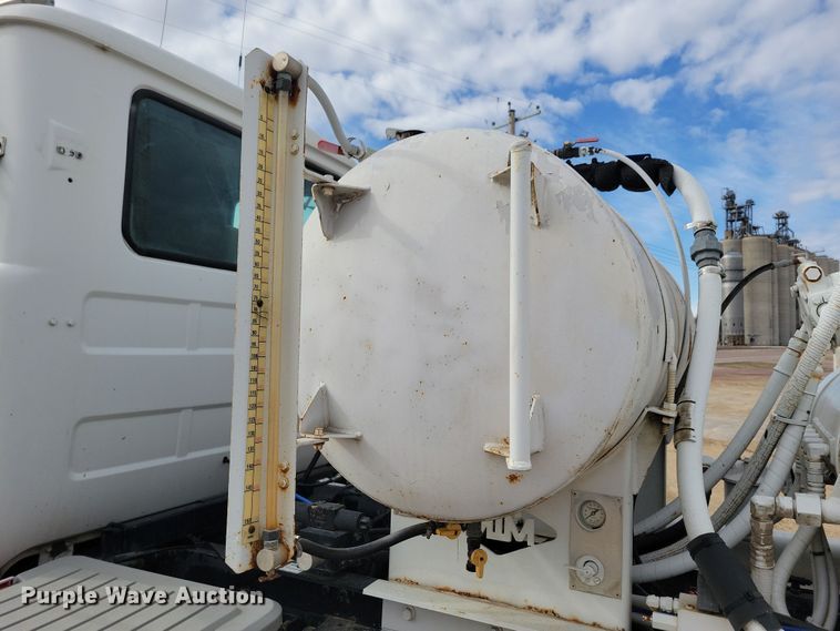 image for item NB9983 1991 Mack RD690S ready mix truck