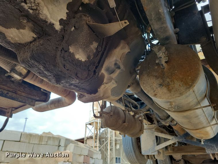 image for item NB9983 1991 Mack RD690S ready mix truck