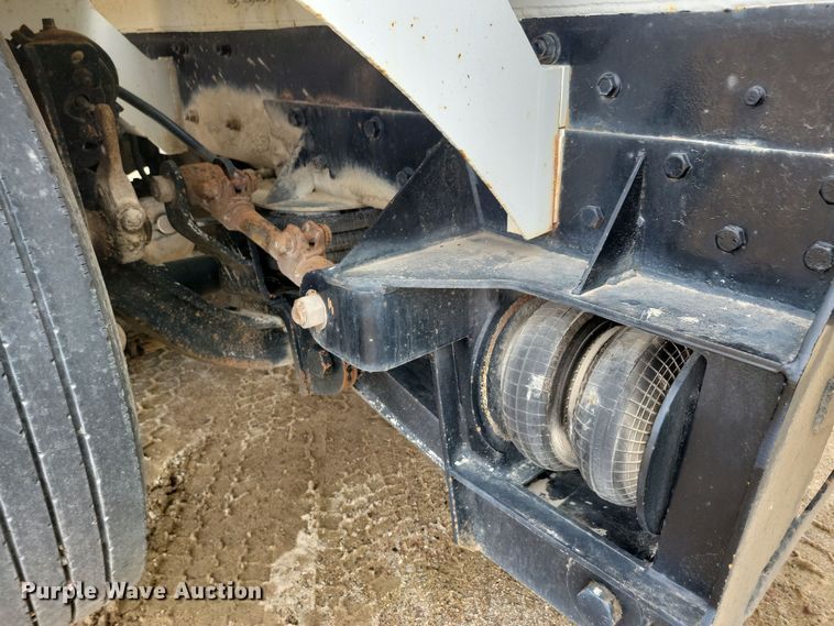 image for item NB9983 1991 Mack RD690S ready mix truck