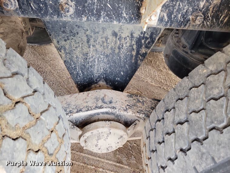 image for item NB9983 1991 Mack RD690S ready mix truck