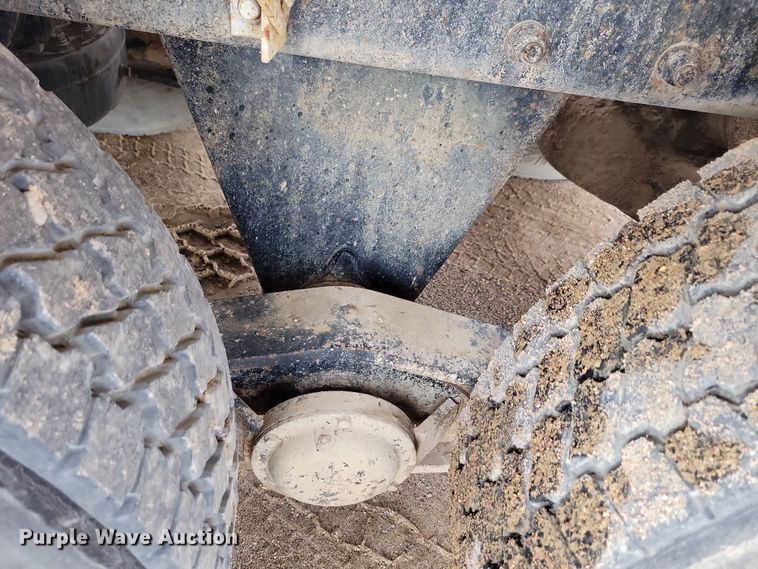 image for item NB9983 1991 Mack RD690S ready mix truck