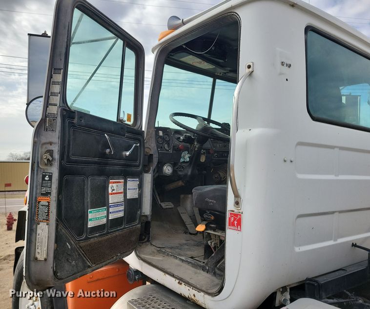 image for item NB9983 1991 Mack RD690S ready mix truck