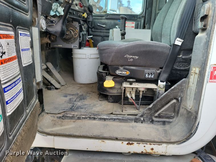 image for item NB9983 1991 Mack RD690S ready mix truck