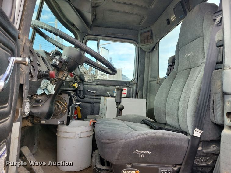 image for item NB9983 1991 Mack RD690S ready mix truck