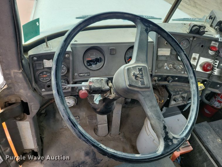 image for item NB9983 1991 Mack RD690S ready mix truck