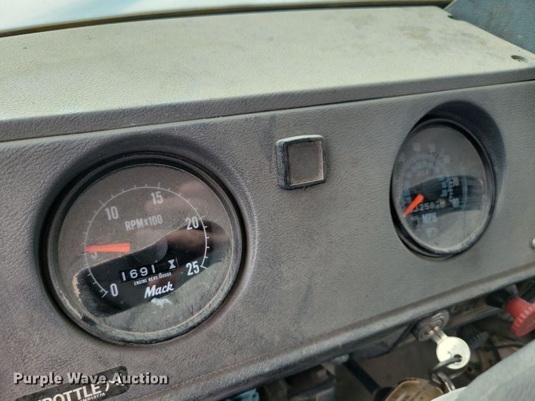 image for item NB9983 1991 Mack RD690S ready mix truck