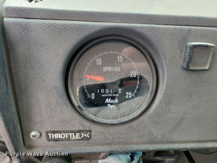 image for item NB9983 1991 Mack RD690S ready mix truck