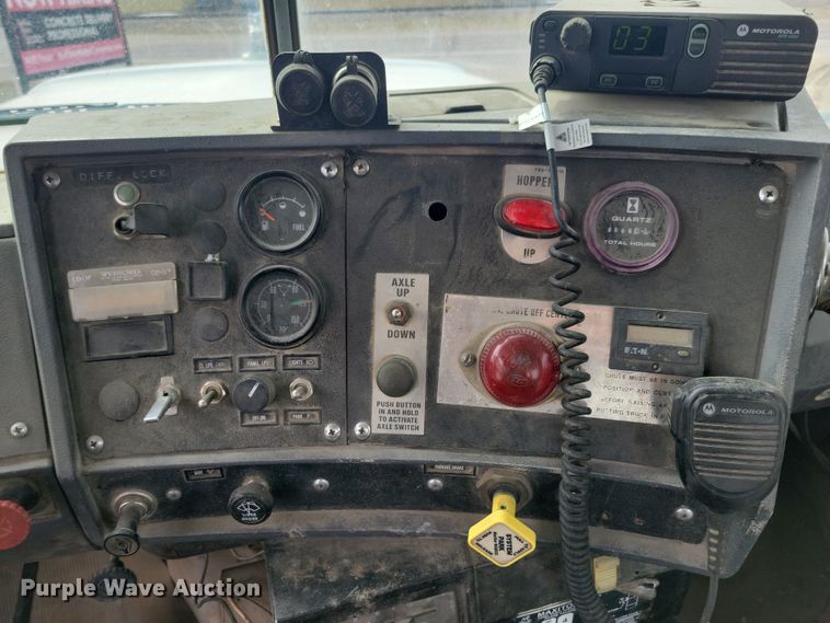 image for item NB9983 1991 Mack RD690S ready mix truck