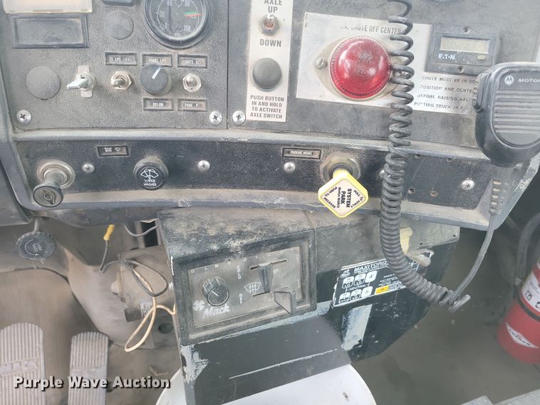 image for item NB9983 1991 Mack RD690S ready mix truck