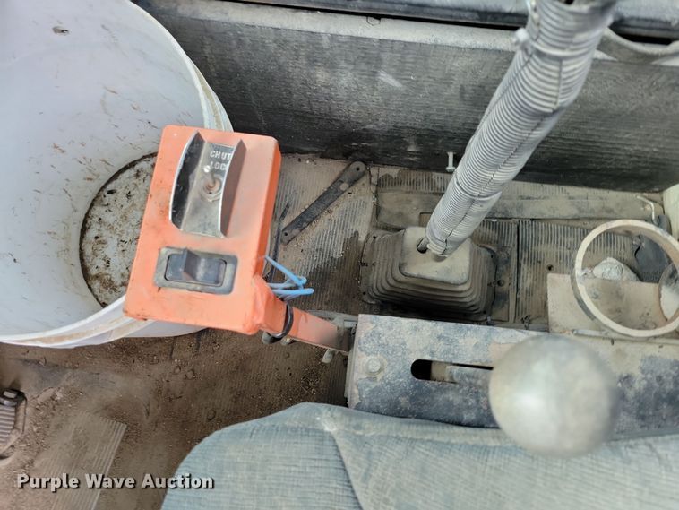 image for item NB9983 1991 Mack RD690S ready mix truck