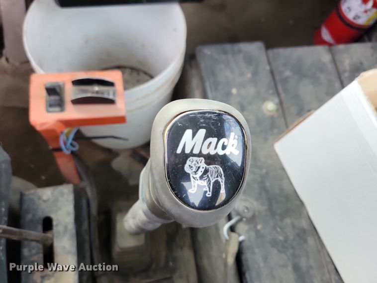 image for item NB9983 1991 Mack RD690S ready mix truck