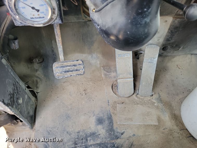 image for item NB9983 1991 Mack RD690S ready mix truck