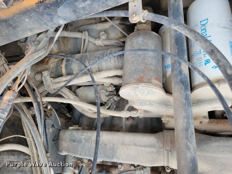 image for item NB9983 1991 Mack RD690S ready mix truck