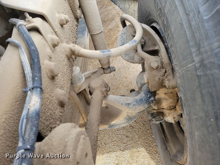 image for item NB9983 1991 Mack RD690S ready mix truck