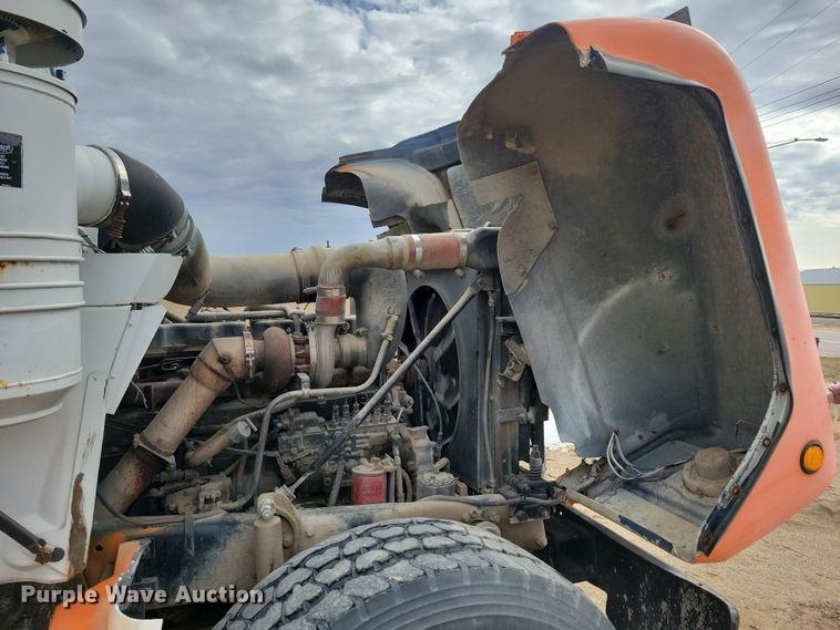 image for item NB9983 1991 Mack RD690S ready mix truck