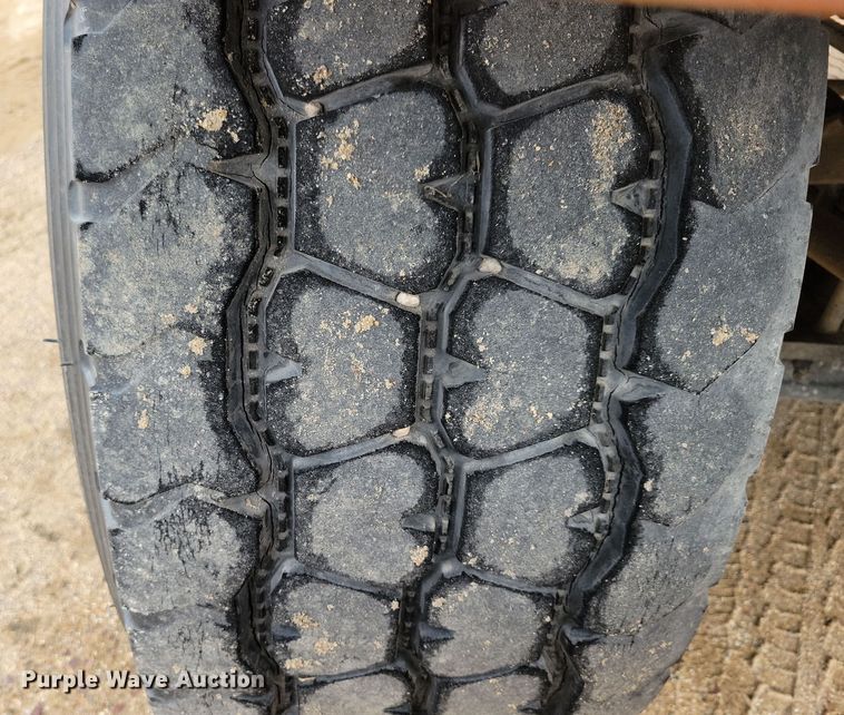 image for item NB9983 1991 Mack RD690S ready mix truck