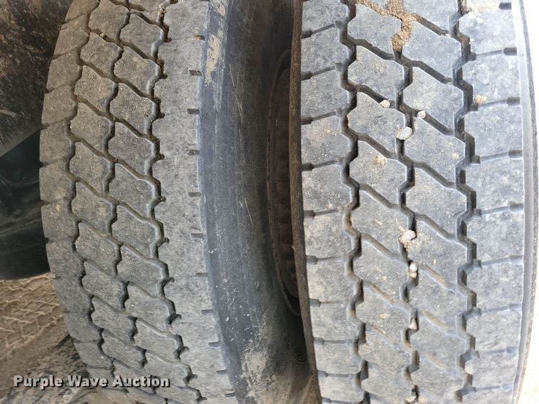 image for item NB9983 1991 Mack RD690S ready mix truck