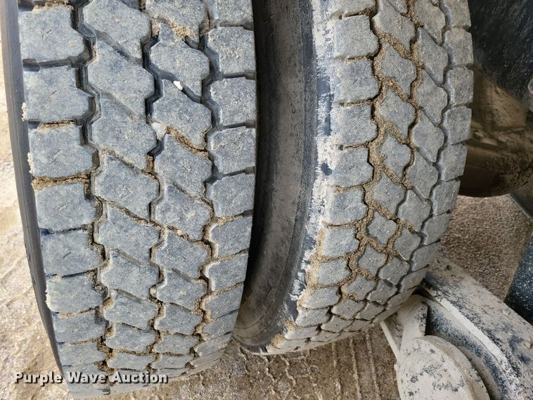 image for item NB9983 1991 Mack RD690S ready mix truck