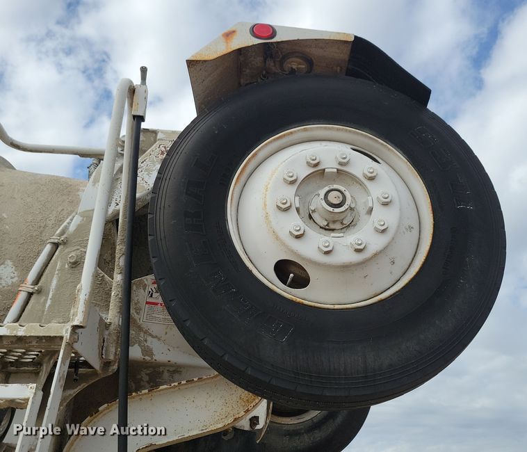 image for item NB9983 1991 Mack RD690S ready mix truck