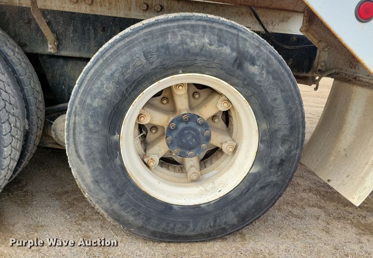 image for item NB9983 1991 Mack RD690S ready mix truck