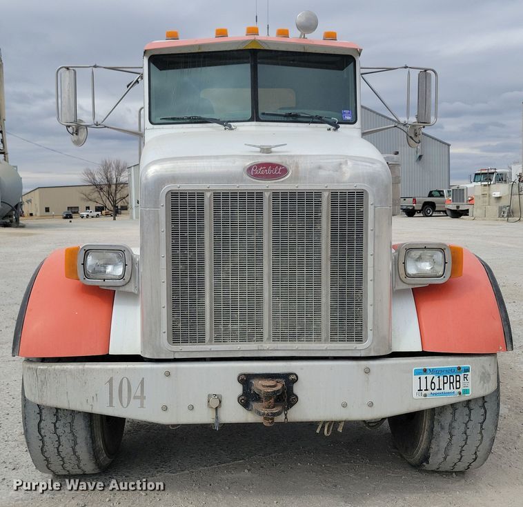 image for item NB9984 2004 Peterbilt 357 ready mix truck
